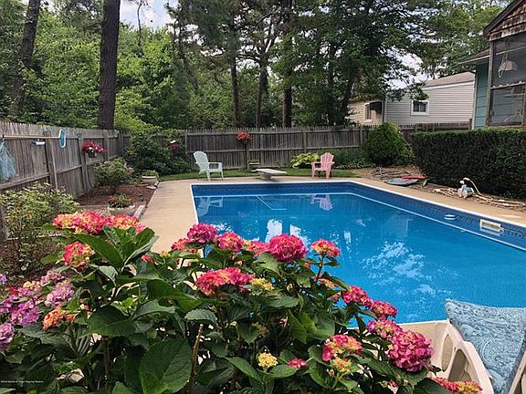 3rd image of 162 Smith Cir
