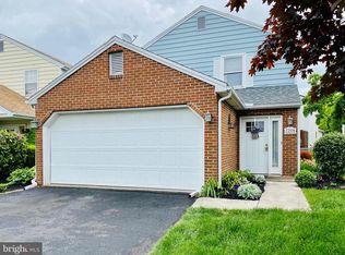 2208 Buttonwood Cir, Harrisburg, PA 17110