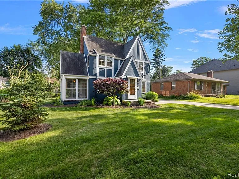 2136 Dorchester Rd — Photo 3