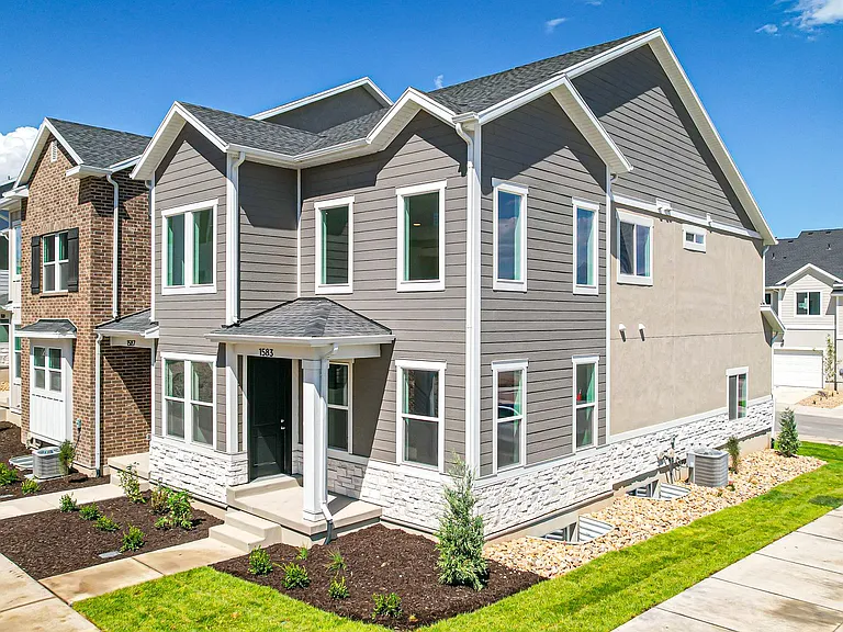 1583 W Stark Dr — Photo 1