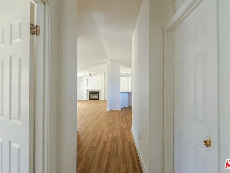 25120 Charina Ln — Photo 18