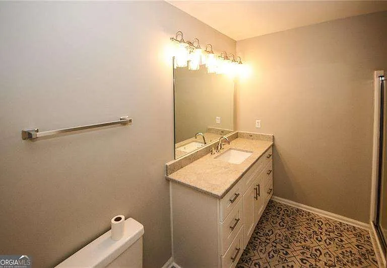 121 Stoneforest Dr — Photo 28
