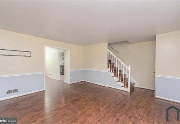 3rd image of 3520 Dudley Ave