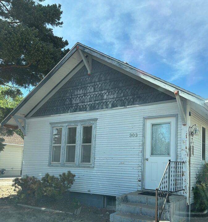 1st image of 303 W Avenue B