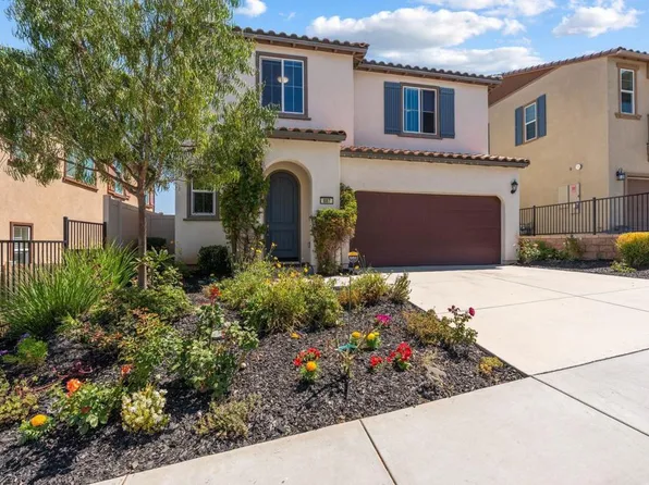 887 Brookdale Dr, Vista, CA 92081