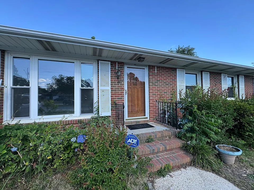 717 Glensford Dr