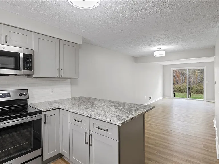 363 Lenora Ln — Photo 10