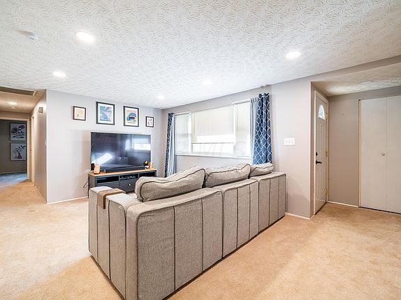 5th image of 6813 Gilette Dr