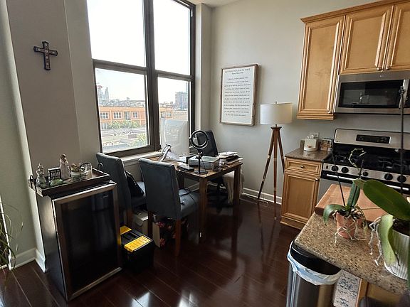 5th image of 15 S Throop St APT 506