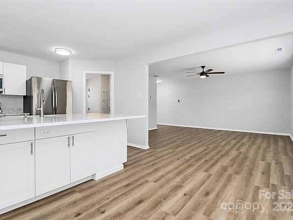 4th image of 7214 Fox Point Dr