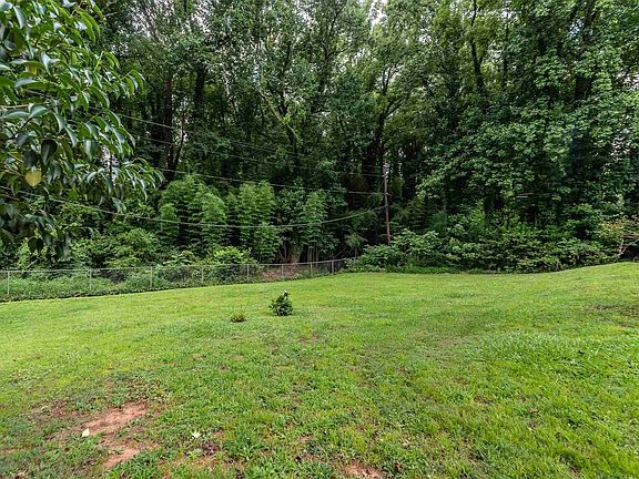 4th image of 204 Shelton Dr
