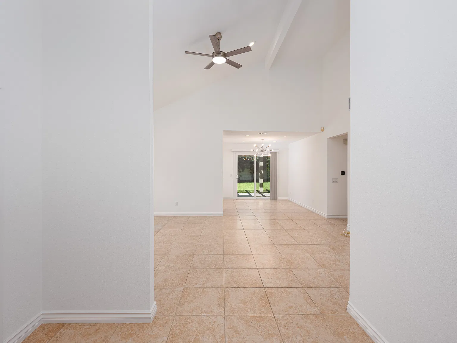 3 bed, 1382 sqft, $2,850 — Photo 2