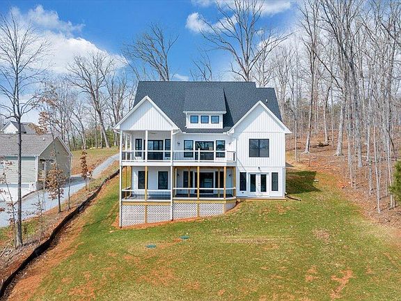 3rd image of 1216 Runaway Bay Rd