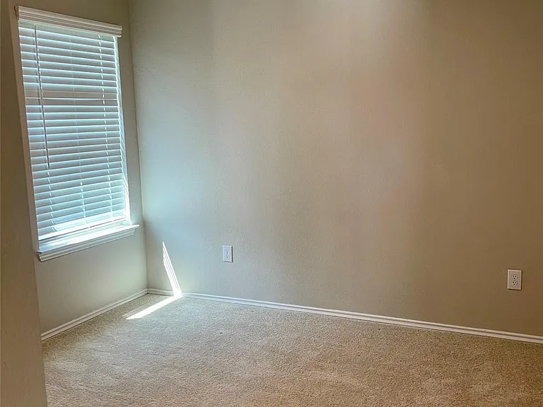 513 Bonnerville Ln — Photo 5