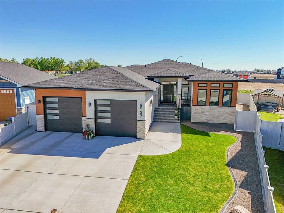 1st image of 57 Hamptons Close SE