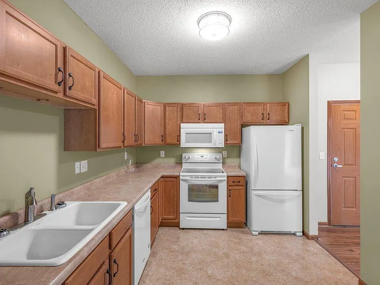 114200 Hundertmark Rd #110 — Photo 12