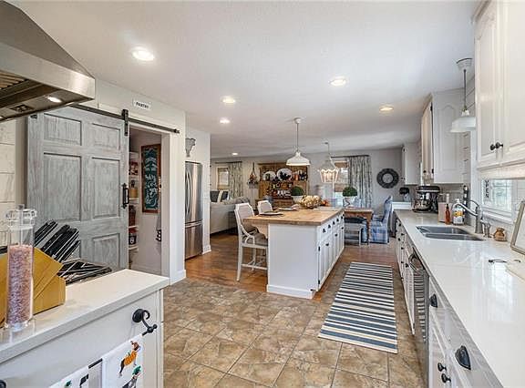 5th image of 402 Summerset Dr