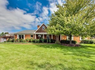 255 Chiltern Dr, Lake Forest, IL 60045