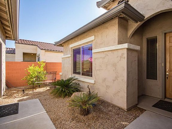 3rd image of 885 E Indian Wells Pl