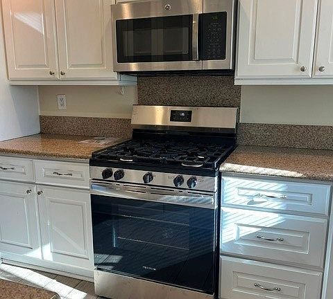 5th image of 2253 E Belmont Pl