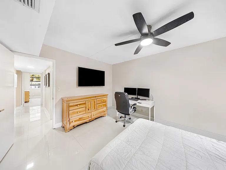 4261 W Palm Aire Dr #204 — Photo 21