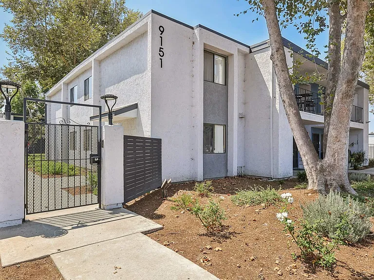Valle at 9151 Kenwood — Photo 23