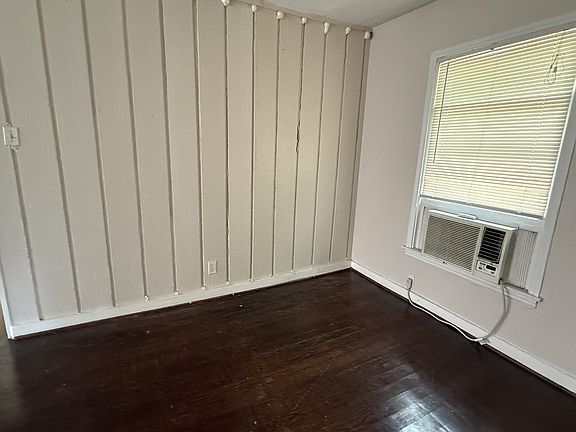4th image of 4402 Roseland St #15452843
