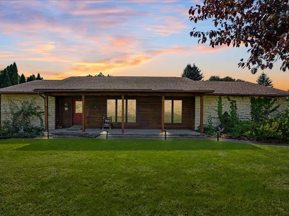 607 W View Dr, Guttenberg, IA 52052