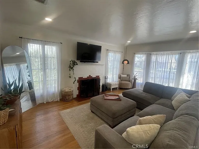 4586 Sunnyside Dr — Photo 9