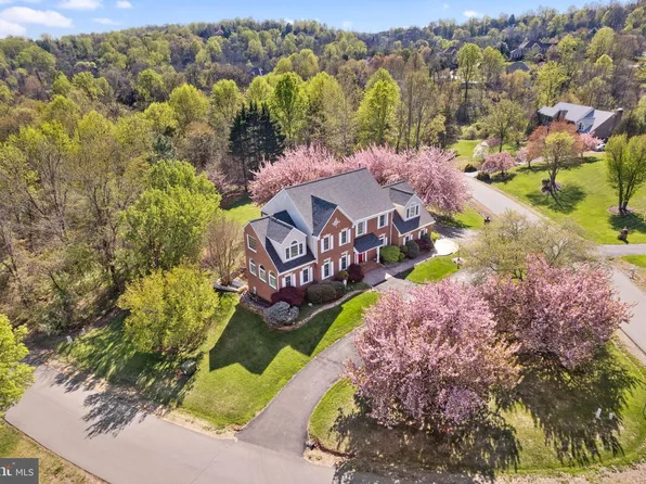 7573 Fusilier Dr, Warrenton, VA 20186