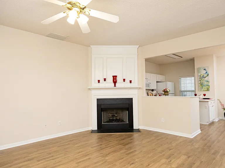 327 Orchard Park Dr — Photo 8