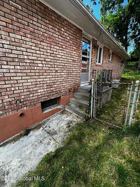 2nd image of 51 Glenwood St. Street