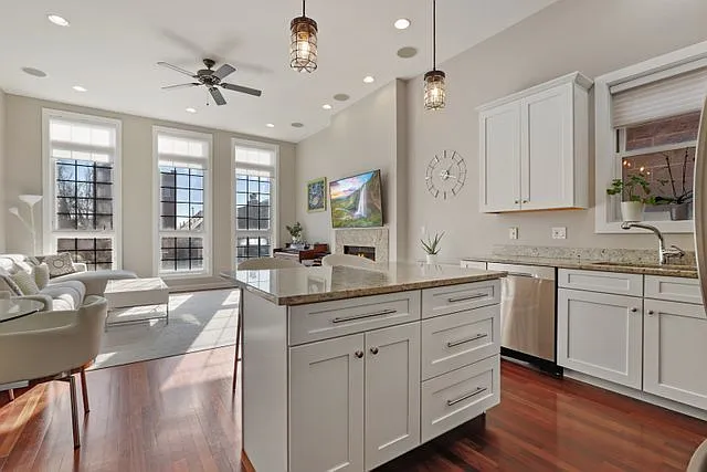 1842 W Armitage Ave #3 — Photo 8
