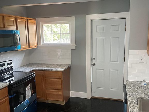 3rd image of 27155 Shoreview Ave