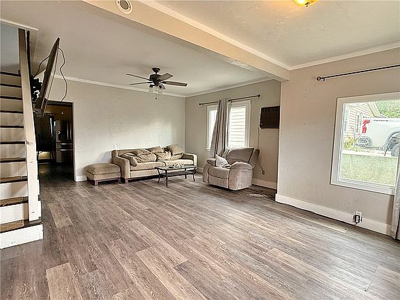 4th image of 807 4th St W