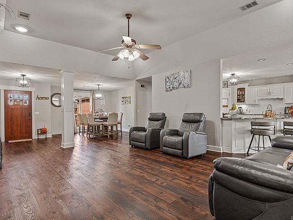 3rd image of 114 Cedar St