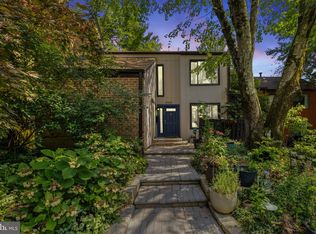 10905 Knights Bridge Ct, Reston, VA 20190