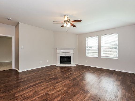 4th image of 580 Creekbend St