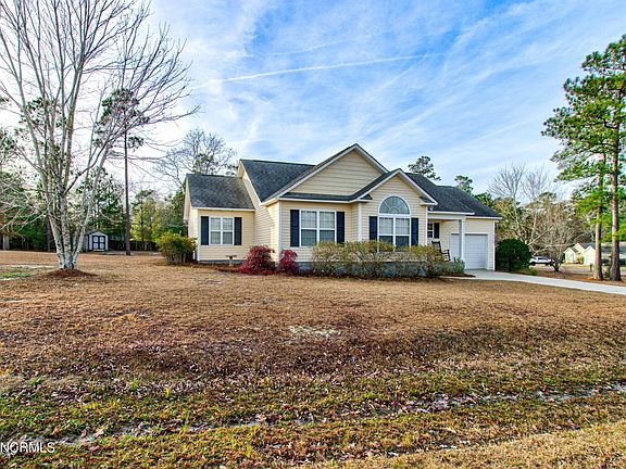 3rd image of 8418 Heirloom Drive NE