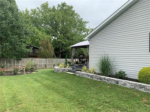 2nd image of 725 Muirfield Dr