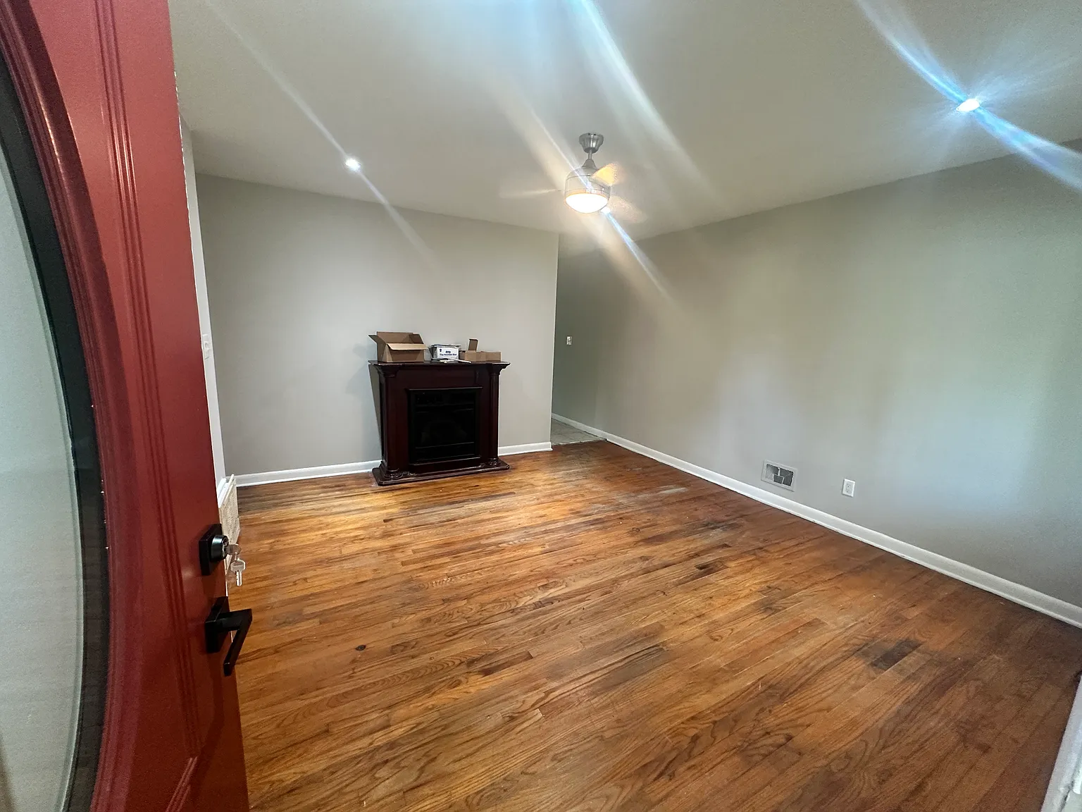 4 bed, 1326 sqft, $2,100 — Photo 2