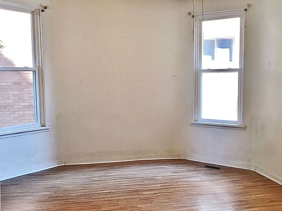 2nd image of 118 S Graham St Floor 1