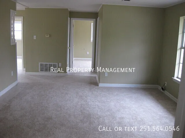 100 Oak St — Photo 9