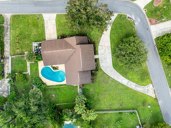 3rd image of 18 Twin River Dr