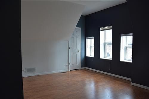 5th image of 1368 W Evergreen Ave #4