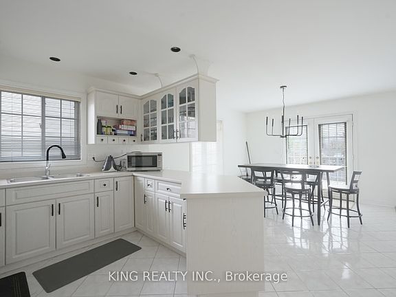 4th image of 120 Redwood Ct