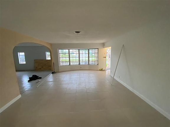 3rd image of 111 NW 15th Ct