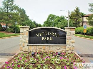 3905 Victoria Ct, Edison, NJ 08817
