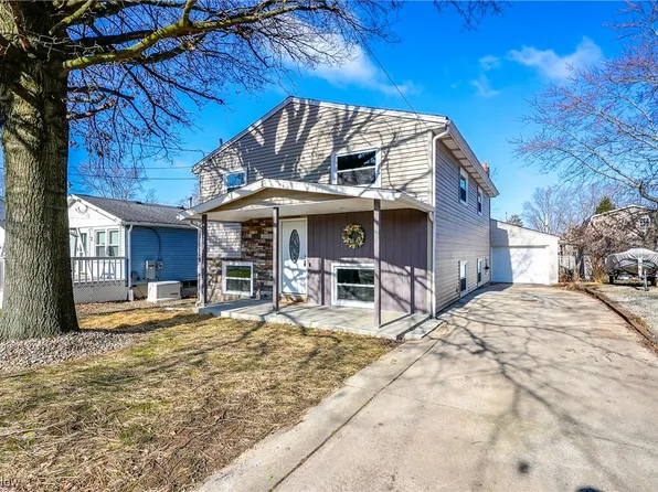 2695 Michaels Dr, Akron, OH 44312