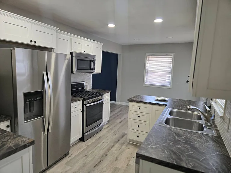 2723 Priscilla Ave — Photo 4